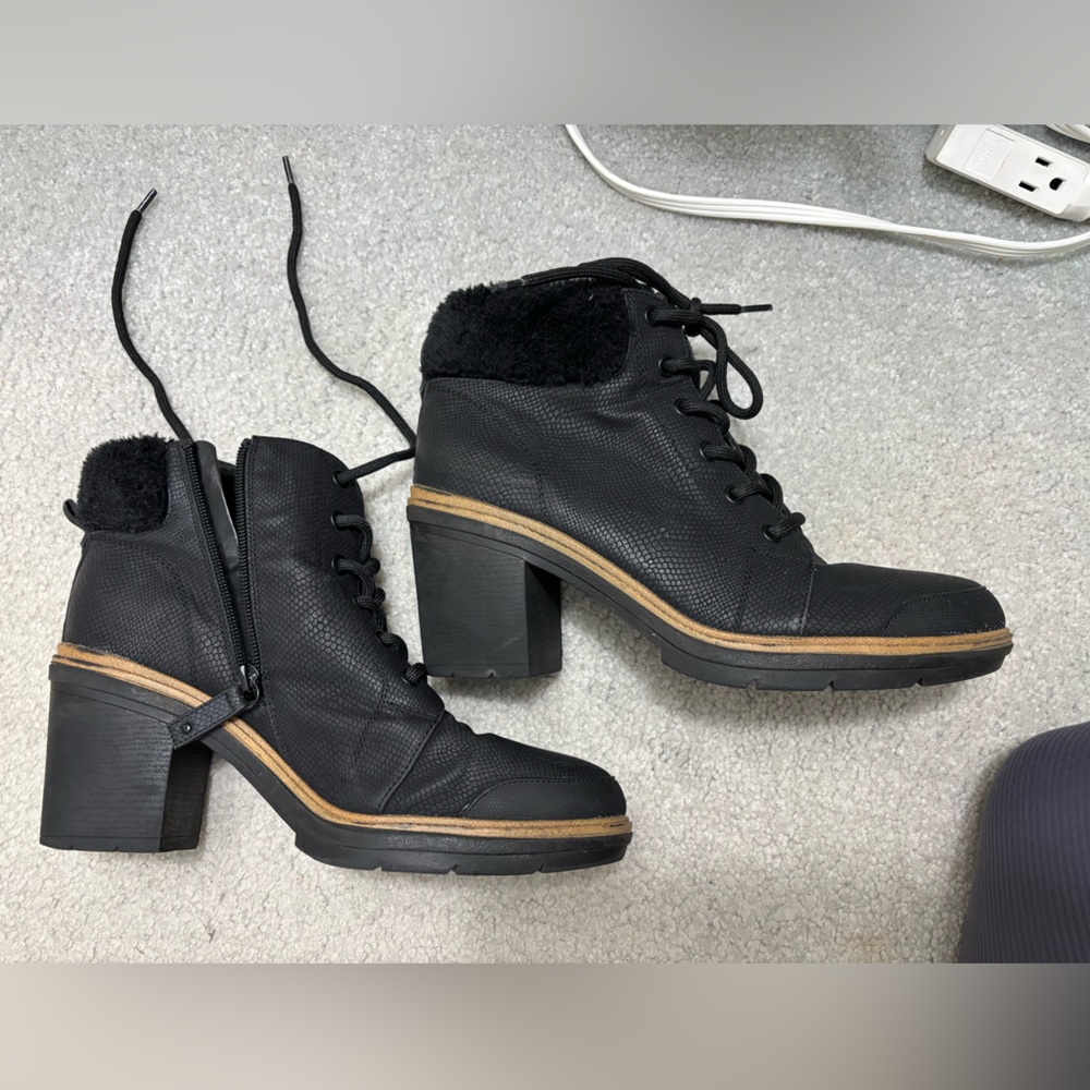 Dr. Scholl’s “For the Love” heeled weather boots